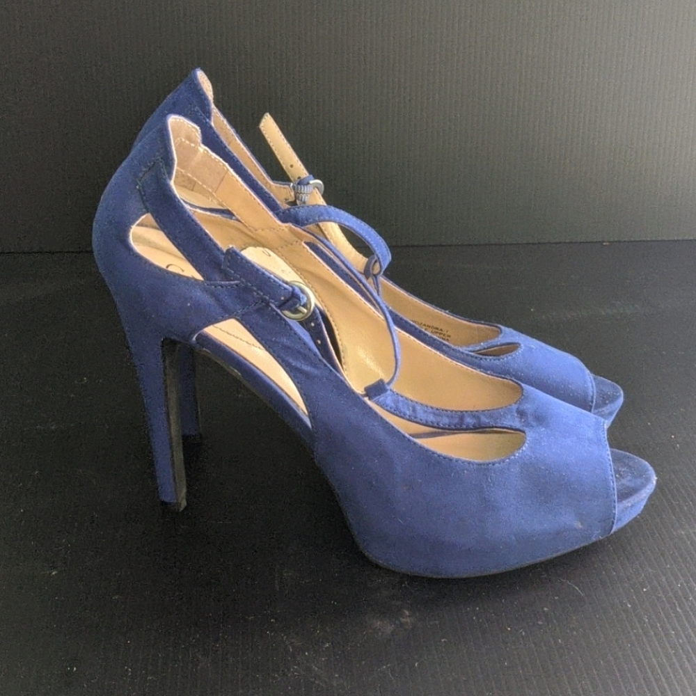 Shoes - Picture 2 of 4